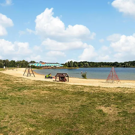 Luxurious In With Wifi בית נופש